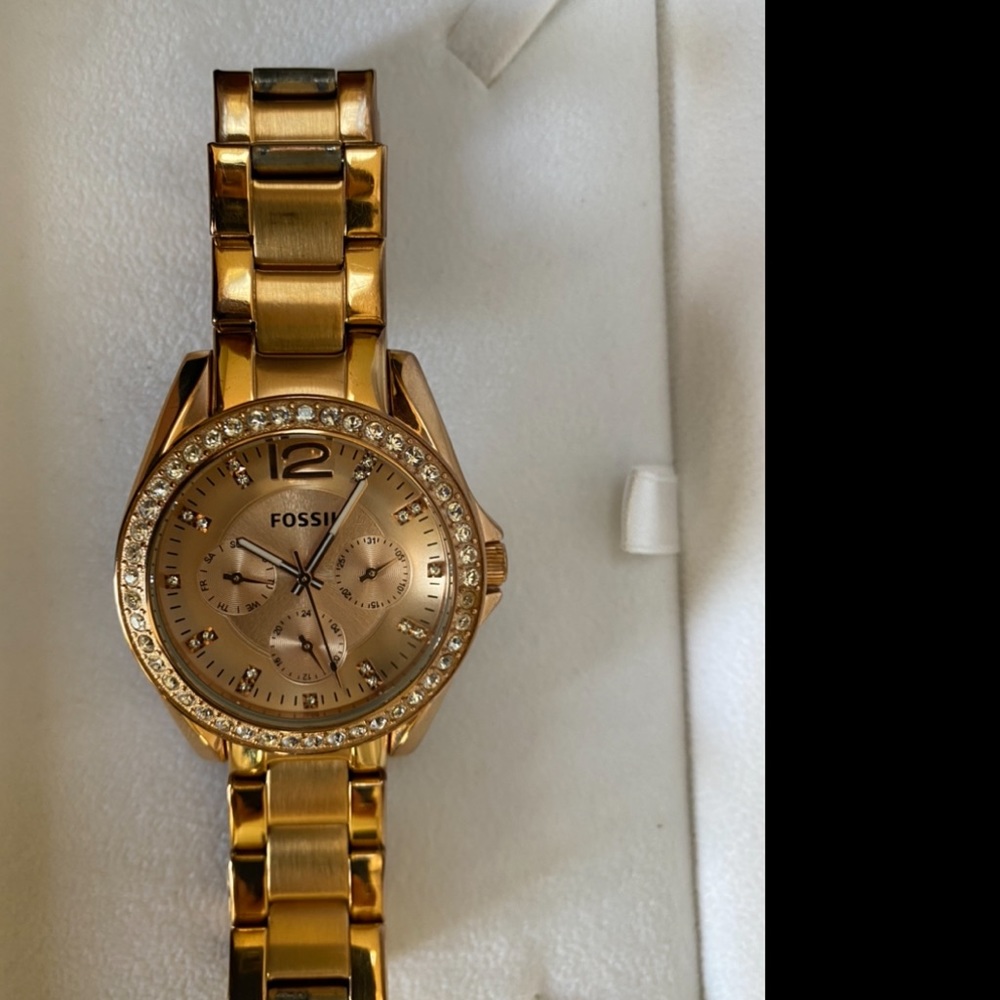 Rose gold fossil watch with crystals